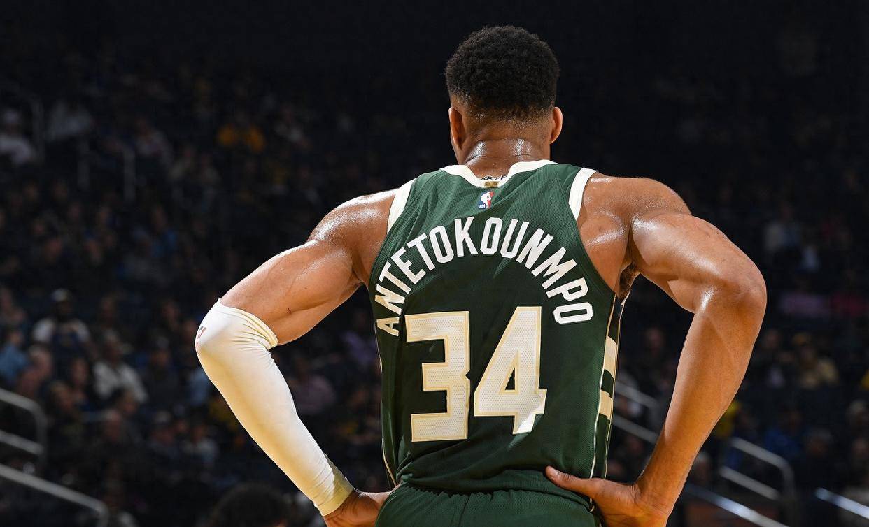 英雄联盟官方直播-关于CBA常规赛赛程吃紧，密尔沃基雄鹿今晚主帅复盘，话题不断，数据趋势出现新变化的信息