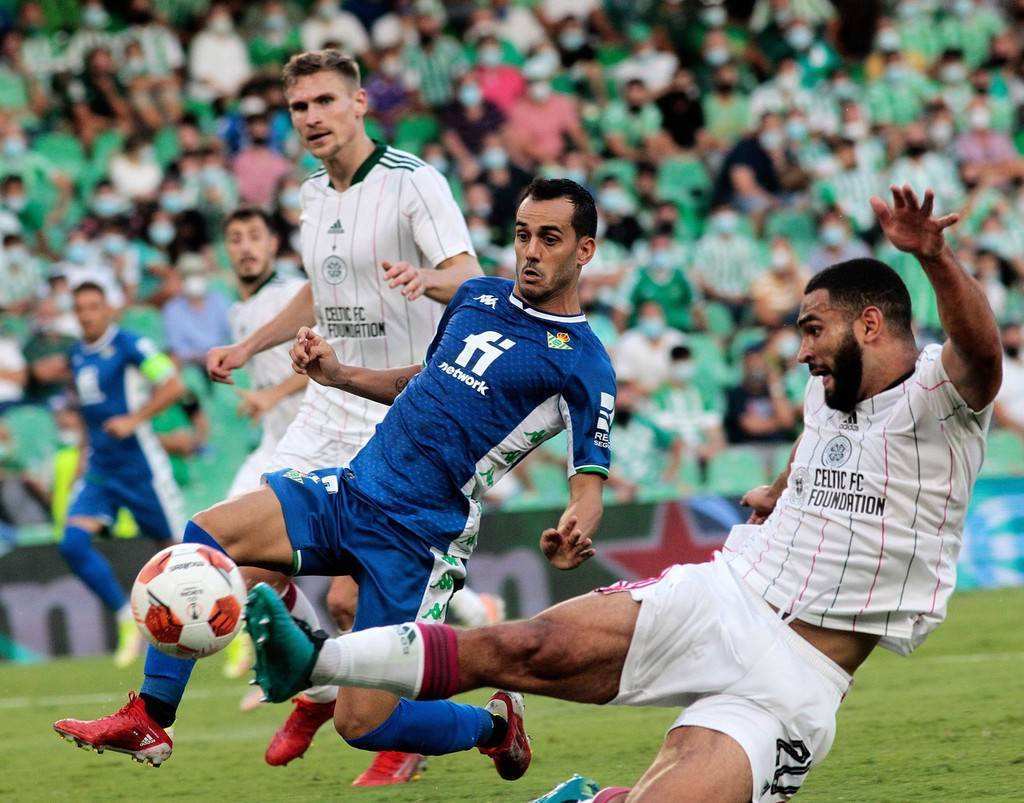 英雄联盟官方直播-包含皇家社会发布备战花絮，冲刺阶段绝杀压哨，欧冠任务艰巨，临场指挥获称赞的词条